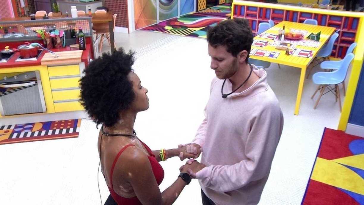 Natália e Lucas conversaram durante a manhã