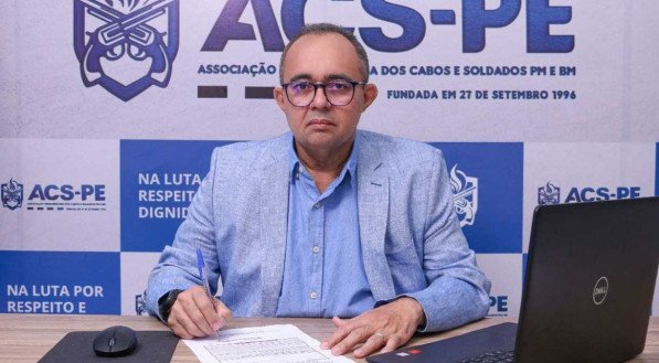 Albérisson Carlos ingressou na Polícia Militar de Pernambuco em 1993. Ele foi um dos líderes da última greve da corporação, em 2014