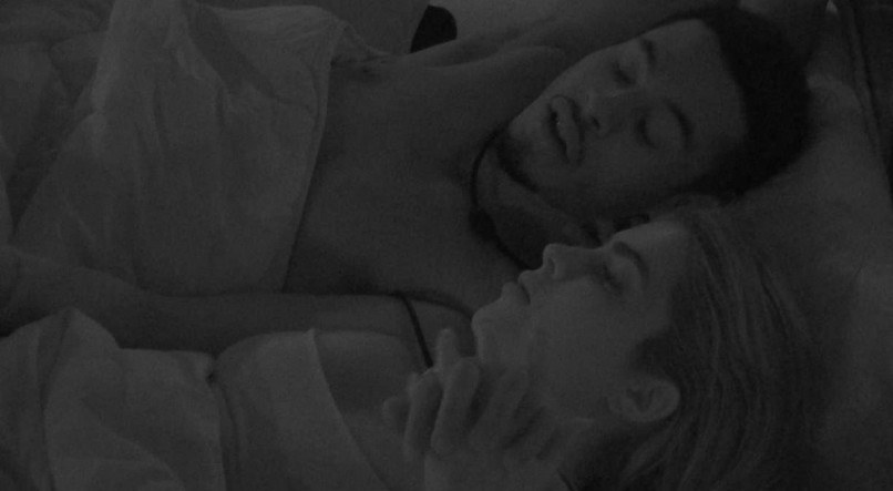 Jade e Paulo André dormiram juntos no quarto do líder