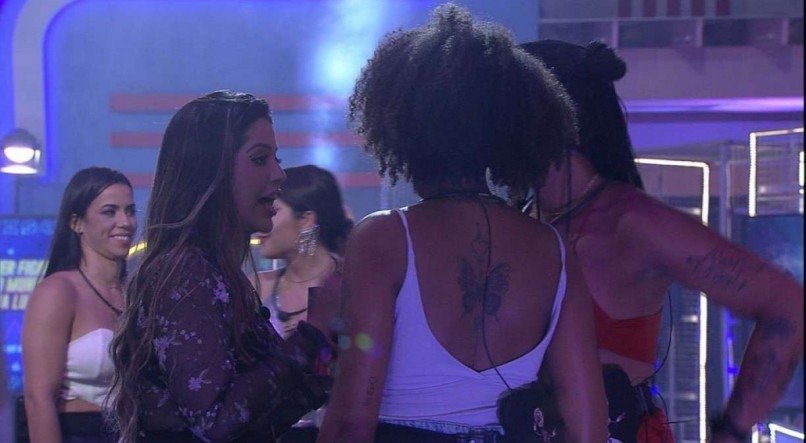 Laís revelou para Linn e Jessilane em quem pretende votar no próximo paredão