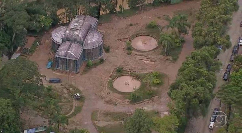 Pontos turísticos ficam destruídos em Petrópolis, Rio de Janeiro.