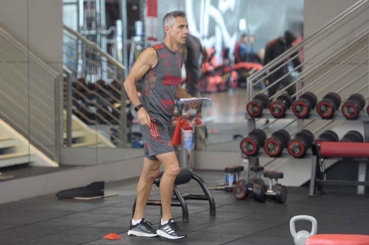 Paulo Sousa deve colocar Hugo Souza como o goleiro titular do Flamengo na final da Supercopa do Brasil.