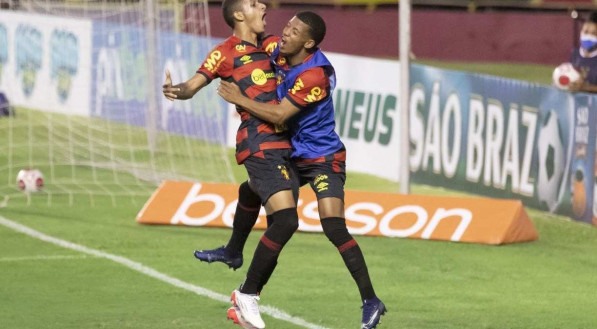 Luciano Juba comemora primeiro gol do Sport contra o Santa Cruz