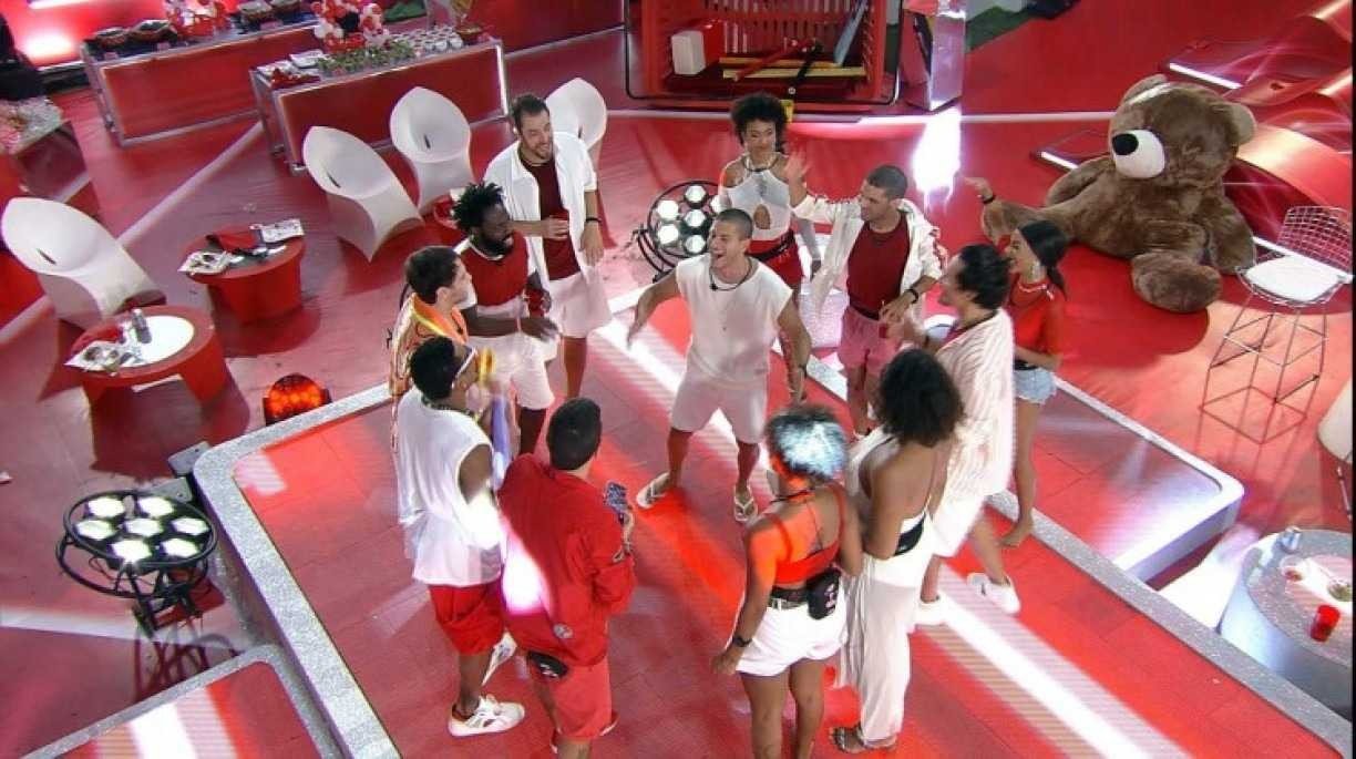 Foto: T3ddy já está confinado para o 'BBB22', que estreia no