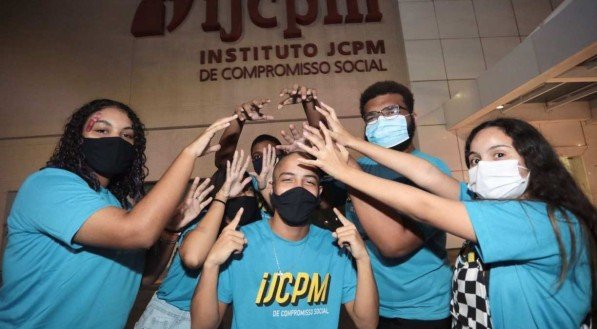 Vestibulandos do pré-universitário do IJCPM comemoram aprovação no Sisu