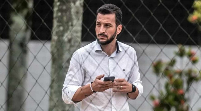 Edu Dracena pretende anunciar o novo técnico do Santos em breve