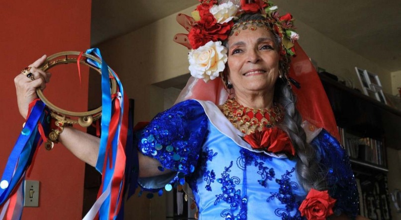 SEM PERDER ALEGRIA A aposentada Gildete Alves celebra todos os anos a melhor festa do mundo. Mas, por causa da pandemia, vai dançar as marchinhas na sala de casa  