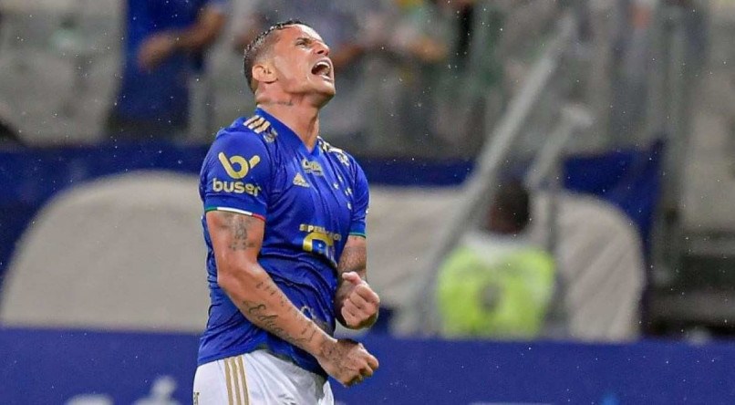 O atacante Edu passou em branco no jogo do Cruzeiro contra o Brusque pela S&eacute;rie B