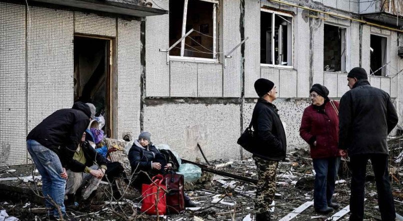 Pr&eacute;dio bombardeado em Chuguiv, na Ucr&acirc;nia 