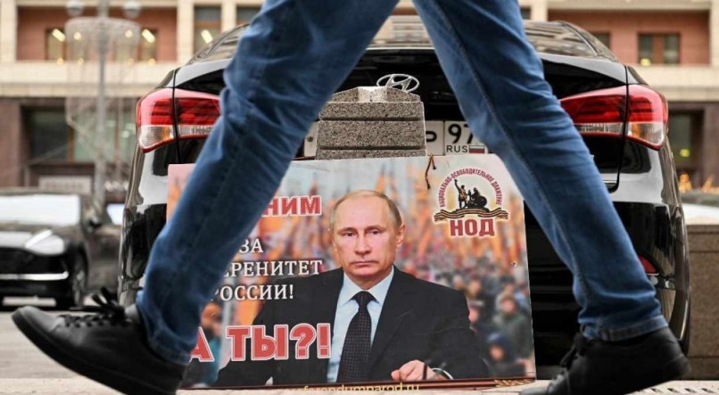 Rússia invade a Ucrânia após meses de escalada militar