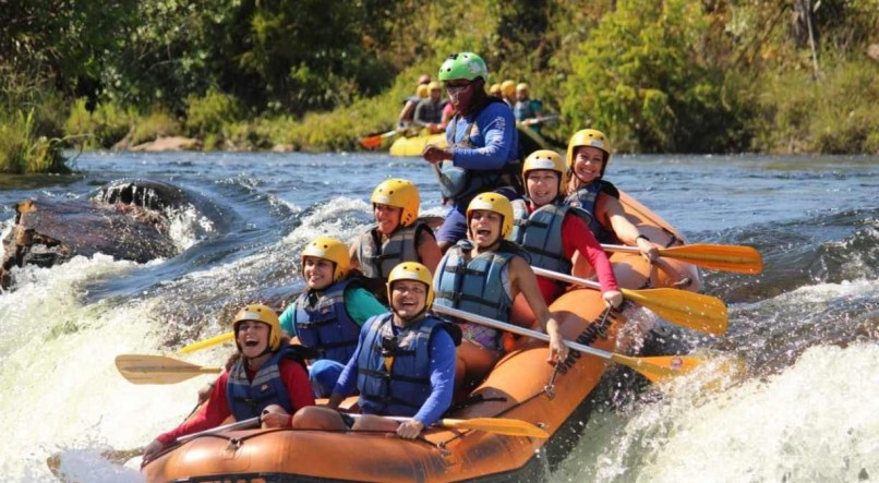 O Jalapão oferece muitas opções de esportes em contato com a natureza como o rafting no Rio Novo