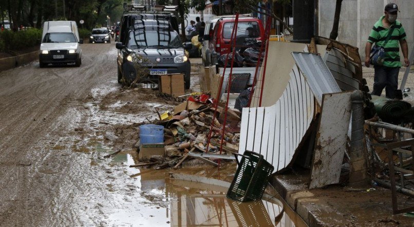 Tragédia em Petrópolis tem 217 mortos