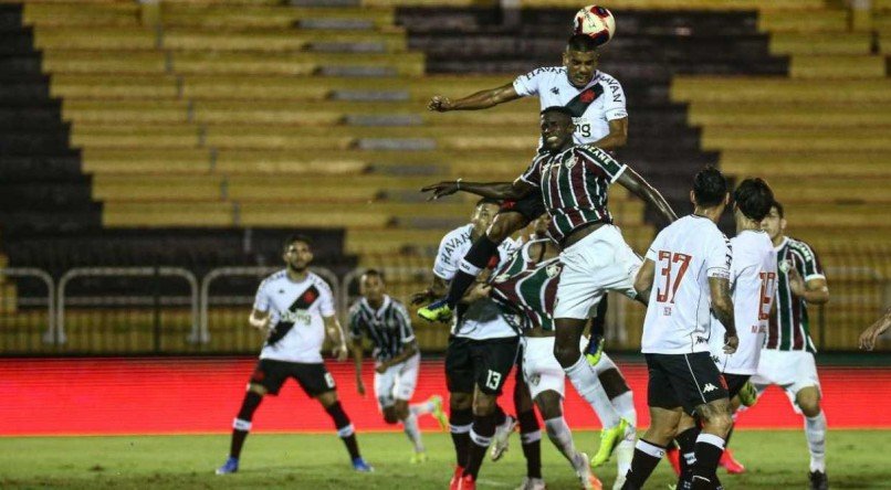 Vasco da Gama teria d&iacute;vida com Germ&aacute;n Cano, atualmente no Fluminense