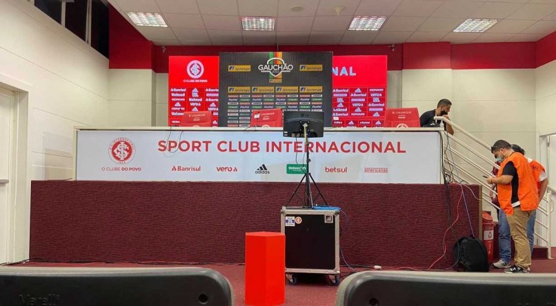 Presidente da Federação Gaúcha de Futebol dará coletiva de imprensa em instantes para falar sobre o ocorrido
