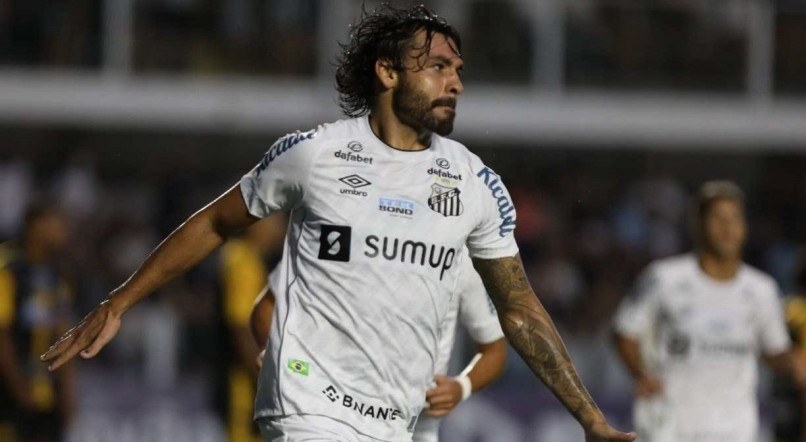 Ricardo Goulart perdeu espa&ccedil;o no Santos no decorrer desta temporada 2022