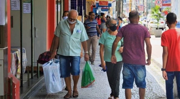 Movimenta&ccedil;&atilde;o do Com&eacute;rcio no centro do Recife.