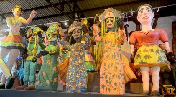 Foliões podem matar a saudade dos bonecos gigantes em exposição no Mercado Esfrásio Barbosa, em Olinda