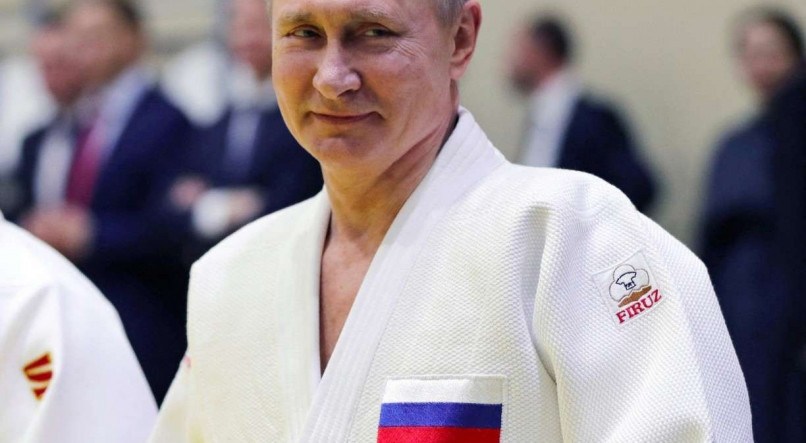 Vladimir Putin perdeu o cargo de presidente honorário da Federação Internacional de Judô por causa da guerra contra a Ucrânia 