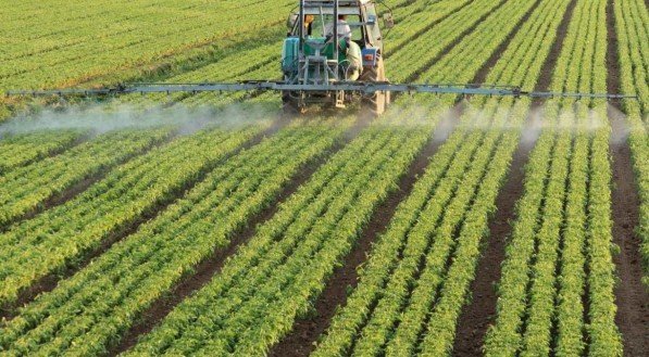 Importação anual de 10 milhões de toneladas de fertilizantes explica neutralidade do Brasil na guerra da Rússia contra Ucrânia