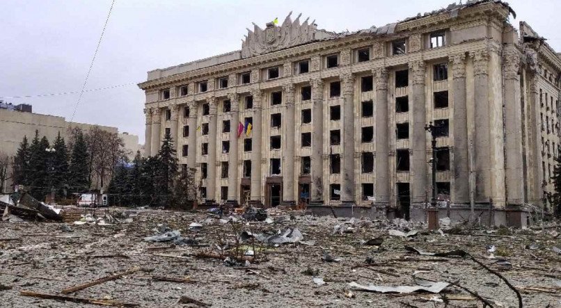 Centro de Kharkiv, na Ucrânia, sofreu ataques da Rússia e teve pontos turísticos destruídos