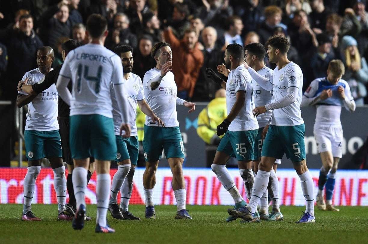 Tottenham é eliminado de Copa por time da 2ª divisão; City avança