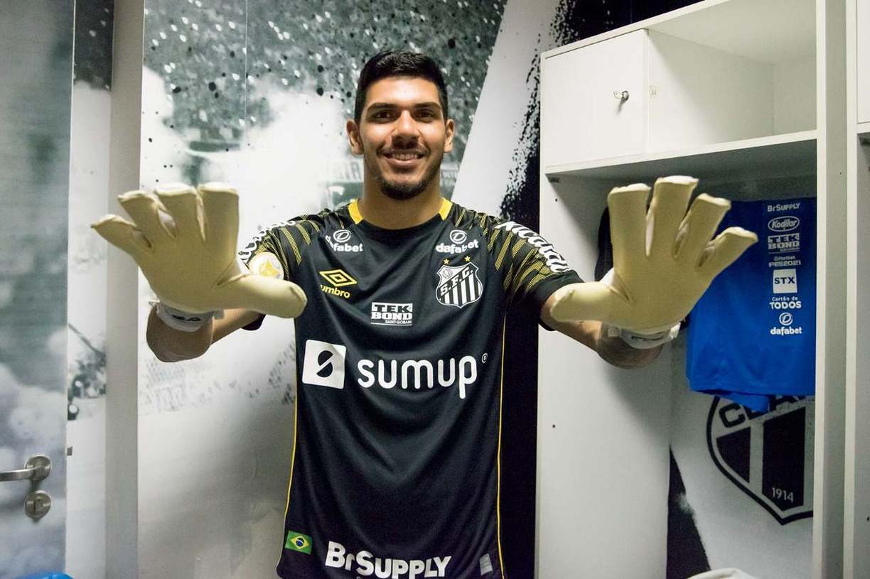 João Paulo, goleiro do Santos.