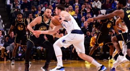 Stephen Curry e Luka Doncic se enfrentam mais uma vez na NBA em Golden State Warriors x Dallas Mavericks