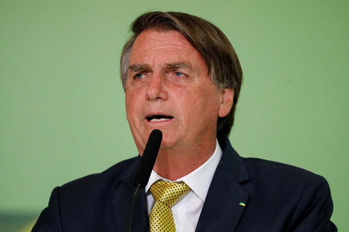 Bolsonaro reage com ironia após Leonardo DiCaprio apoiar campanha para jovens tirarem título de eleitor