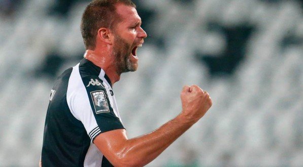 O zagueiro Joel Carli deve ser poupado do jogo do Botafogo contra o Audax pelo Campeonato Pernambucano