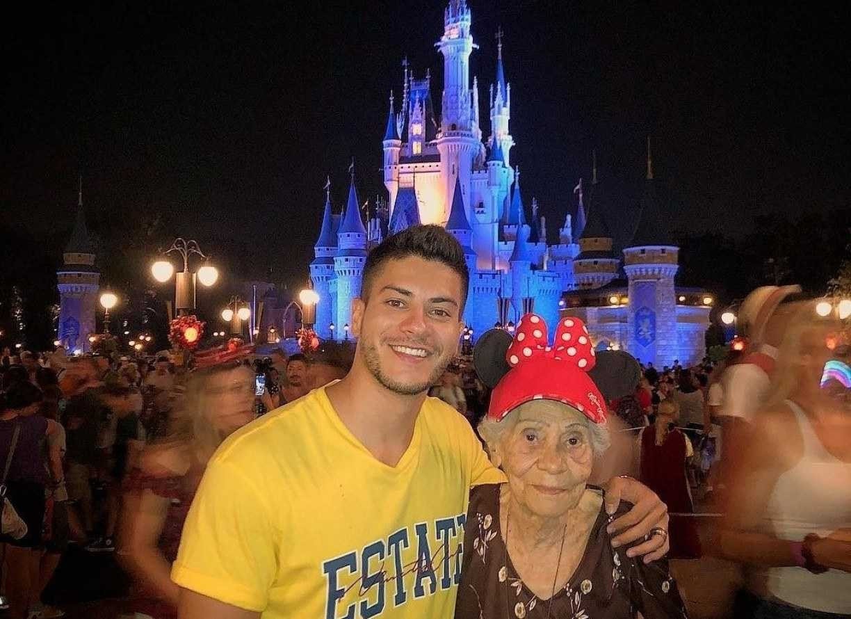 Arthur Aguiar, do BBB 22, já viajou para Disney com família. Saiba quanto custa a viagem com tudo pago