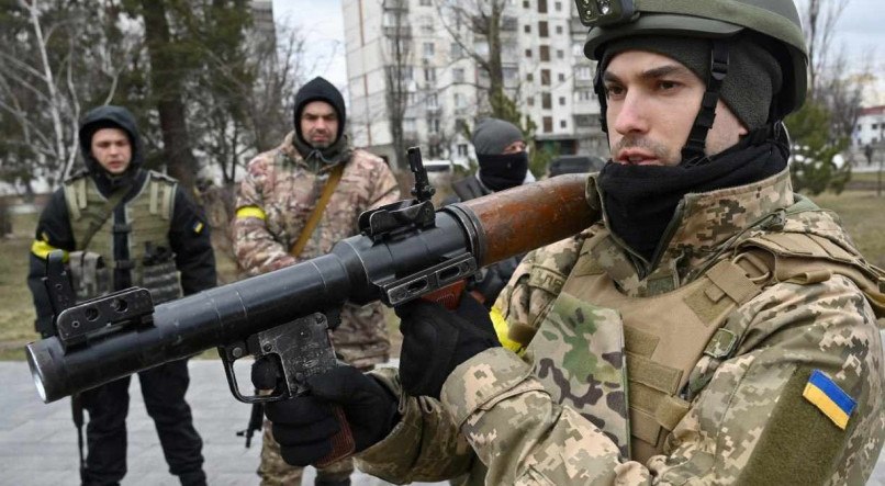 Soldados ucranianos em Kiev, nesta quarta-feira (9)