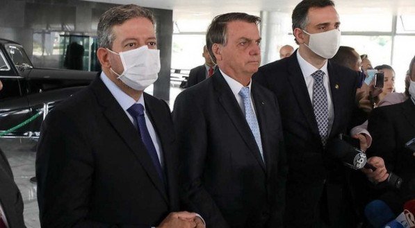 Congresso atua fora da realidade e pauta da Câmara Federal atende à agenda do governo e do Centrão