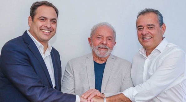 O governador de Pernambuco, Paulo C&acirc;mara, o ex-presidente Lula e o ent&atilde;o candidato a governador de Pernambuco Danilo Cabral