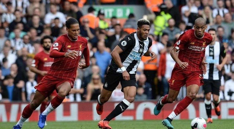 Newcastle ir&aacute; duelar contra o Liverpool neste s&aacute;bado (18)