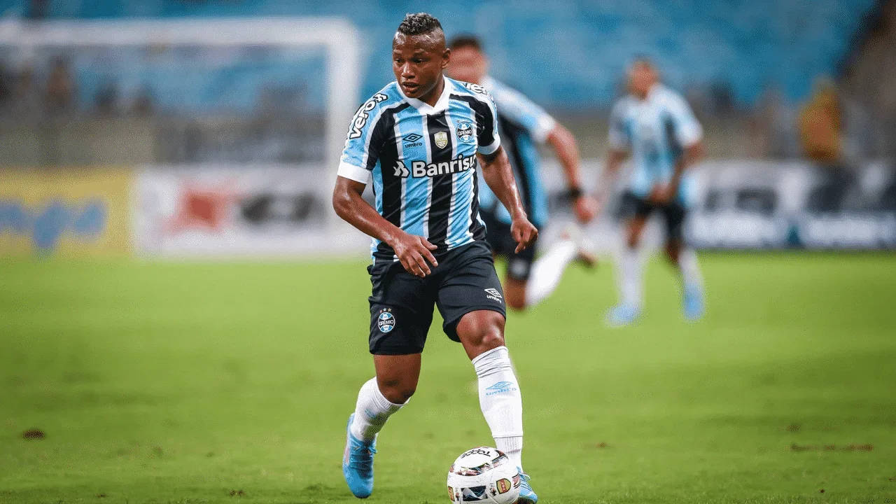 o Gr&ecirc;mio &eacute; um dos favoritos para conseguir o acesso