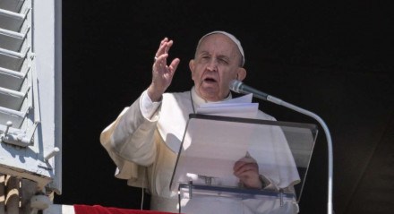 O papa fez apelo neste domingo (13) pelo fim da guerra