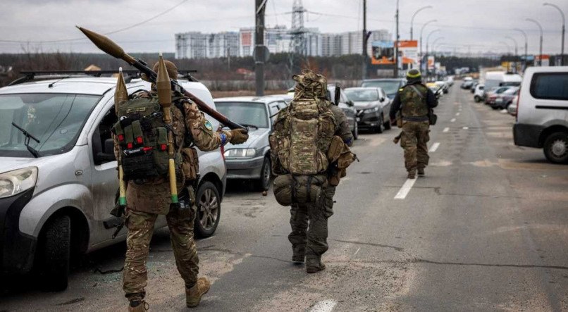 CONFLITO Ucranianos fazem de tudo para manter o comando das cidades, enquanto tropas russas tentam tomá-las
