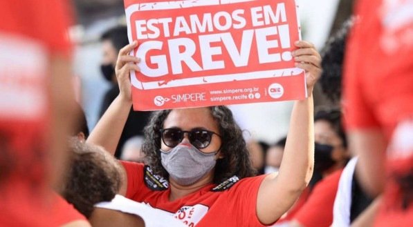 GREVE DOS PROFESSORES RECIFE: Sindicato diz que não foi notificado e mantém paralisação