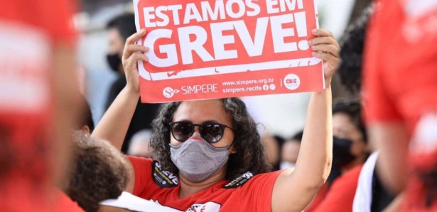 Professores da rede municipal do Recife encerram greve sem conseguir  reajuste do piso para toda categoria
