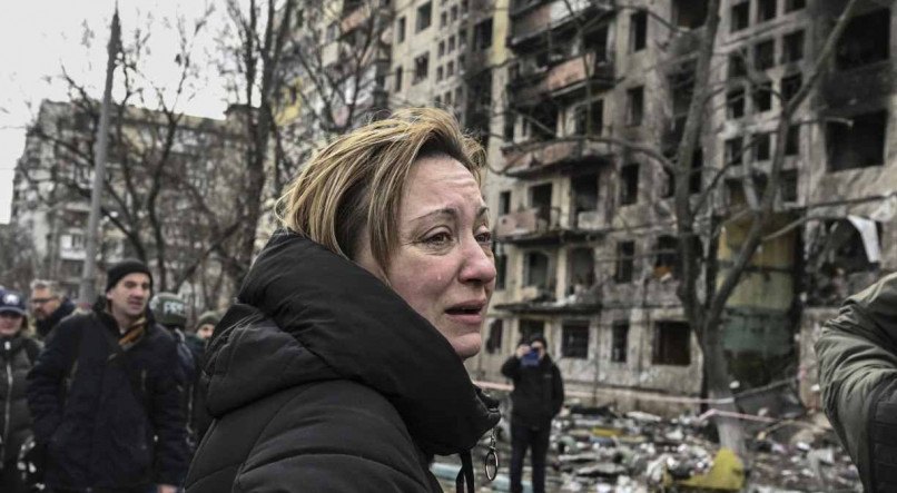 Apartamentos foram bombardeados em Obolon, Kiev