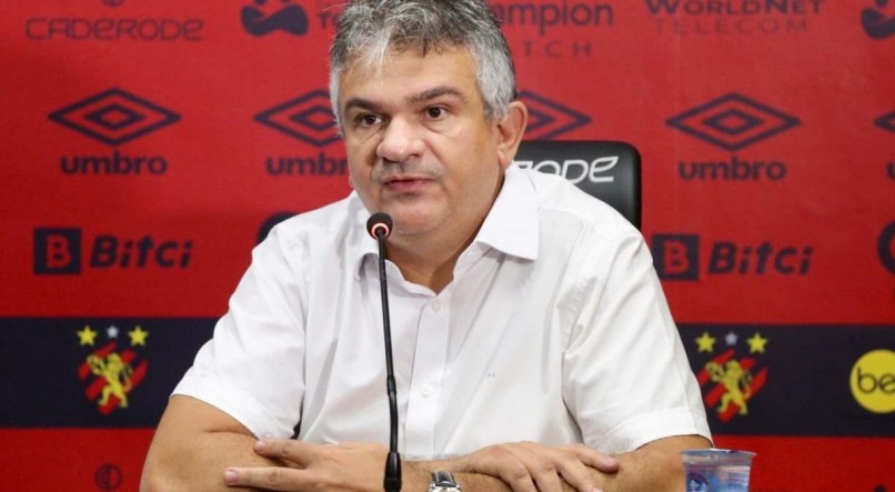 Augusto Carreras, o vice-presidente de competições leonino