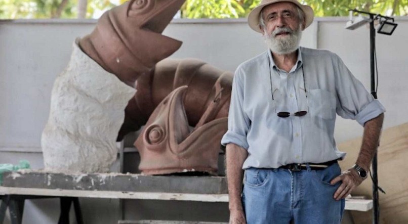Artista pl&aacute;stico Jobson Figueiredo, co-autor do Parque das Esculturas, &eacute; o respons&aacute;vel pelo trabalho de restauro