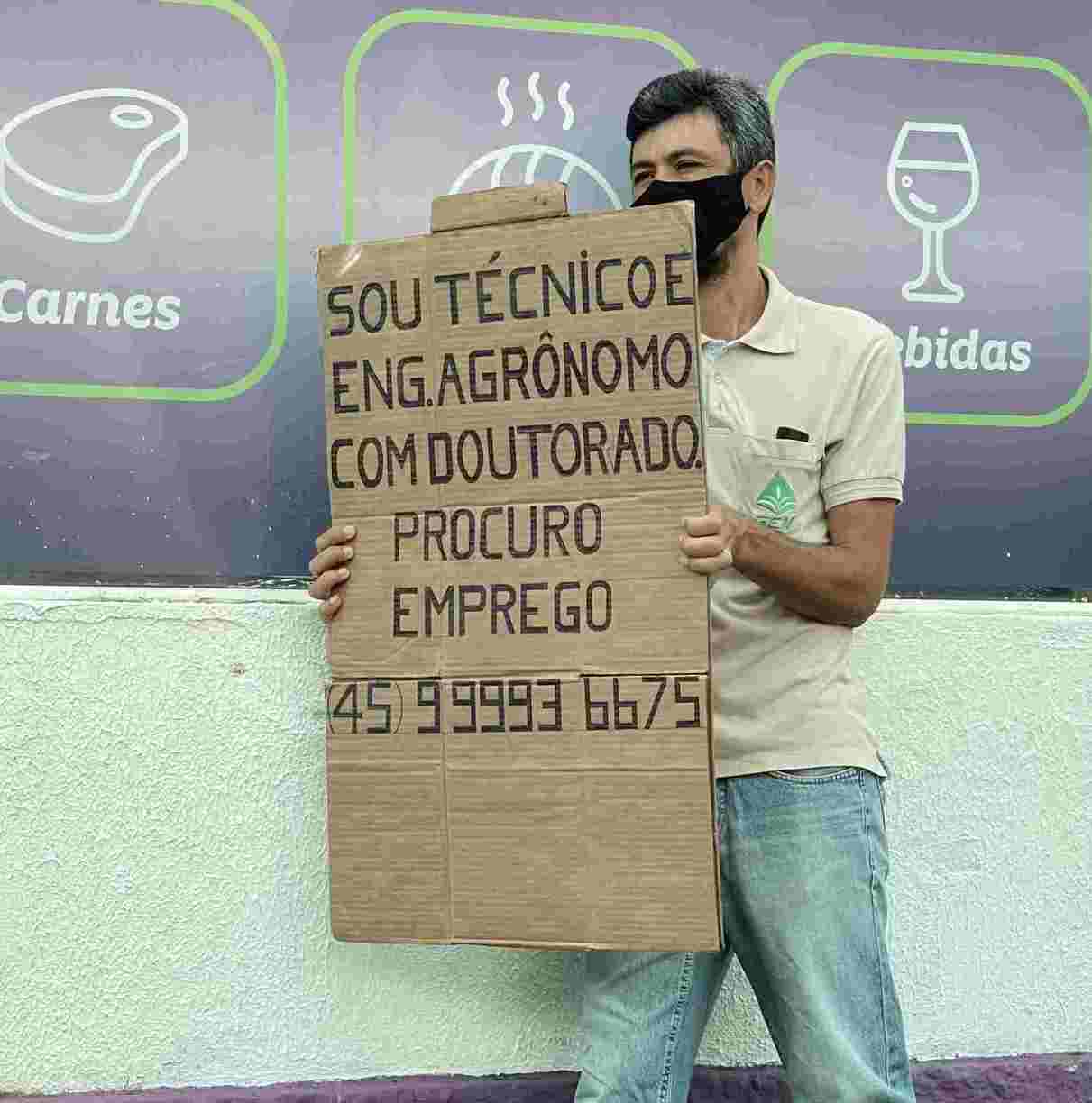 Doutor em engenharia agronômica procura emprego nas ruas do Recife 