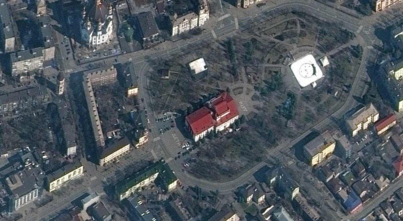 Teatro de Mariupol, na Ucrânia, foi atacado pelas forças russas