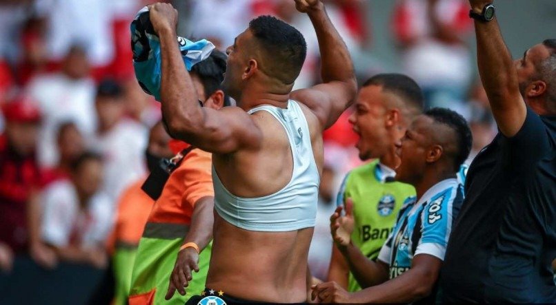 Grêmio venceu por 3x0 o Internacional no Beira-Rio