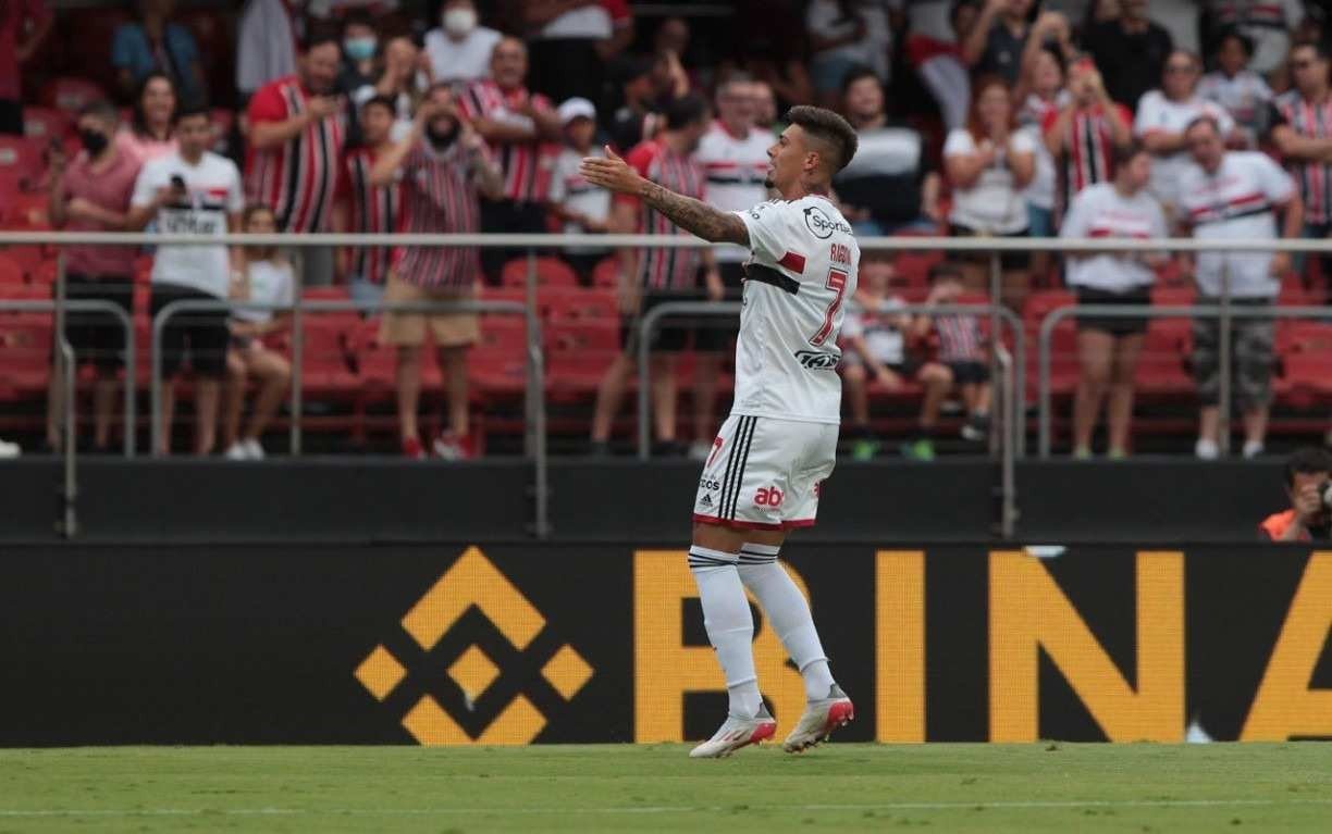 São Paulo vence Botafogo-SP e carimba classificação para as