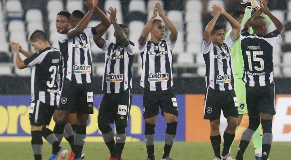 O Botafogo enfrenta o Am&eacute;rica-MG, nesta quinta (30), em jogo de ida das oitavas de final