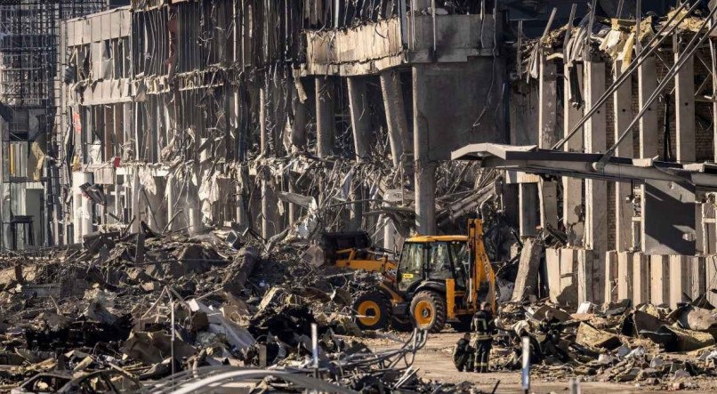 Shopping Retroville, em Kiev, foi destruído