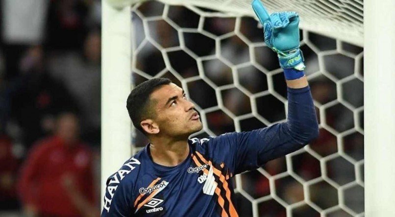 Flamengo pode anunciar a contratação do goleiro Santos.