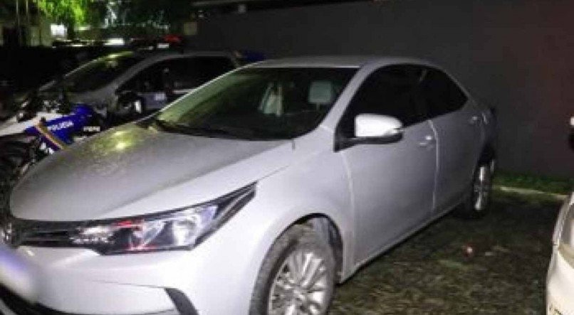 PERSEGUIÇÃO GPS indicou localização do carro da nutricionista de 32 anos. Polícia Militar conseguiu prender suspeitos e recuperar veículo